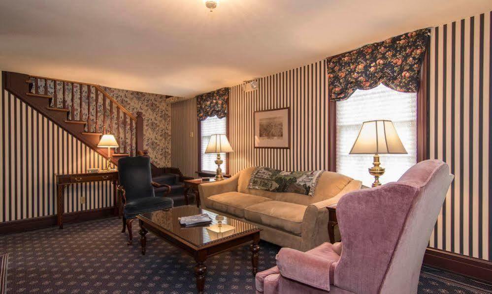 The Rochester Inn Sheboygan Falls Exterior foto